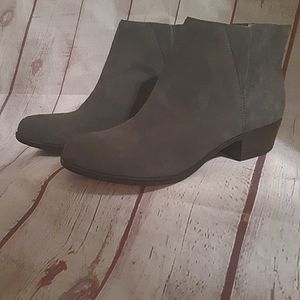 Lucky Brand "Benissa" Gray Suede Ankle Boots 9.5M